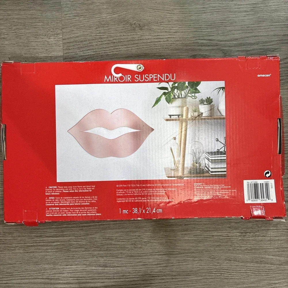 Valentines Lip Shaped Hanging Mirror Wall Decor | 15 x 8.47 in (38.1 x 21.4 cm)